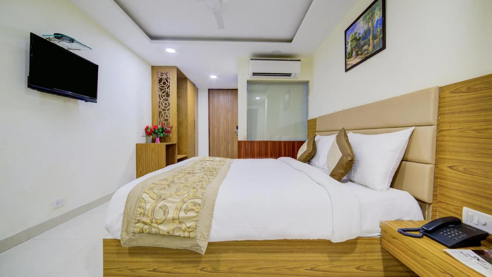 Hotel Grand Suites By D'Capitol Near Delhi Airport Нью-Дели 4*,  Индия